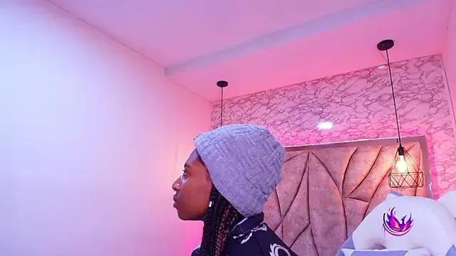 Queen_perla_ from StripChat