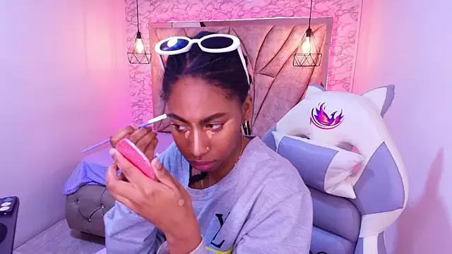 Queen_perla_ from StripChat