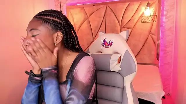 Queen_perla_ from StripChat