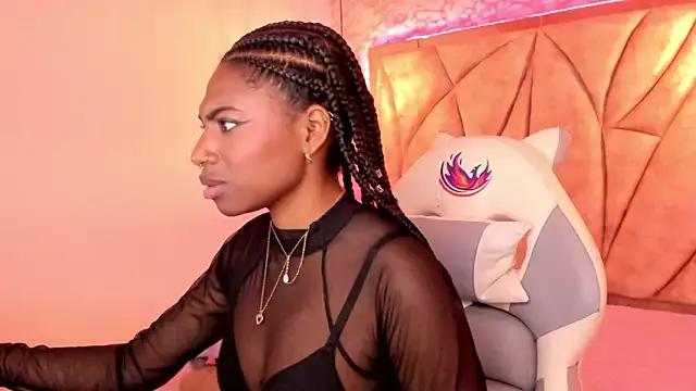 Queen_perla_ from StripChat