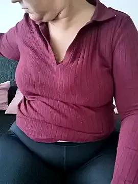 queenpeachi from StripChat is Freechat