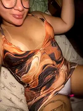 QueenYumi from StripChat is Freechat