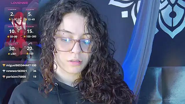 RavennMoonn from StripChat is Freechat