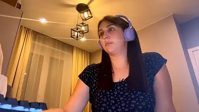 RoseRossi from StripChat is Freechat