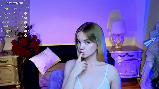 RosesKate from StripChat is Freechat