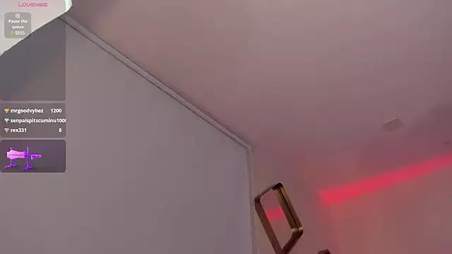 RoxanneHill_ from StripChat is Freechat