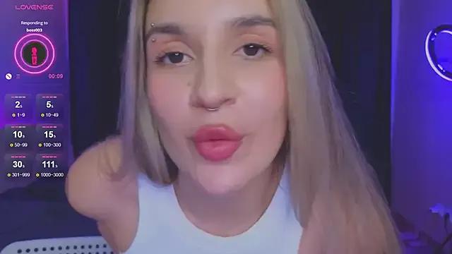 RoxyChill from StripChat is Freechat