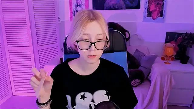 Mad beauty - checkout our excited streamers as they tease to their beloved melodies and slowly squirt for enjoyment to appease your wildest wishes.