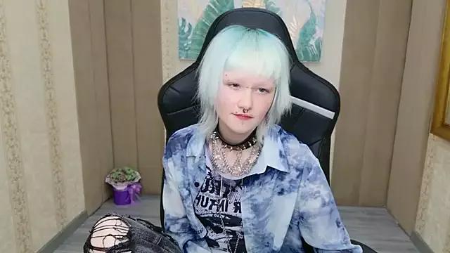 Mad beauty - checkout our excited streamers as they tease to their beloved melodies and slowly squirt for enjoyment to appease your wildest wishes.