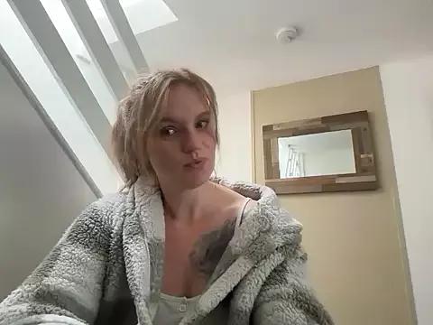 samanthaalice from StripChat is Freechat