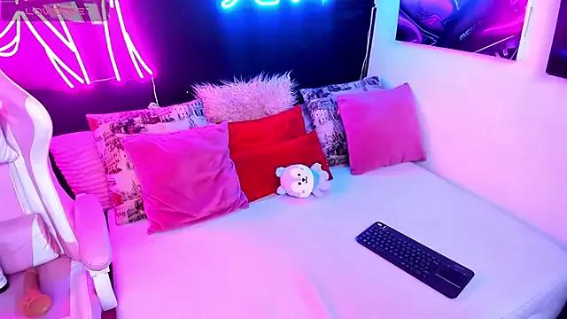 Mad beauty - checkout our excited streamers as they tease to their beloved melodies and slowly squirt for enjoyment to appease your wildest wishes.