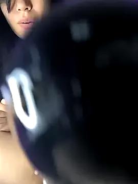 Sara-215 from StripChat is Freechat