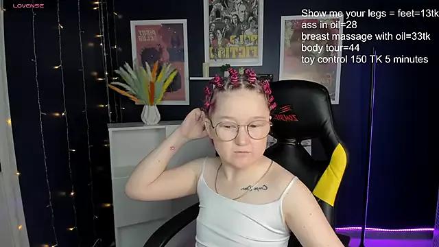 Mad beauty - checkout our excited streamers as they tease to their beloved melodies and slowly squirt for enjoyment to appease your wildest wishes.