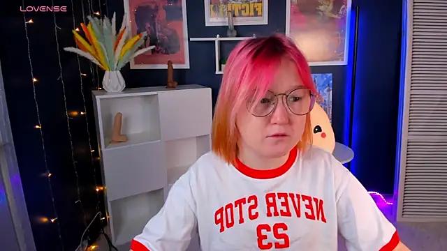 Mad beauty - checkout our excited streamers as they tease to their beloved melodies and slowly squirt for enjoyment to appease your wildest wishes.