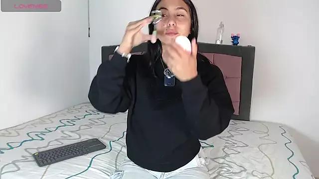 SarahCute14 from StripChat is Freechat