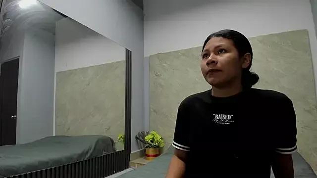 Sarahh-19 from StripChat is Freechat