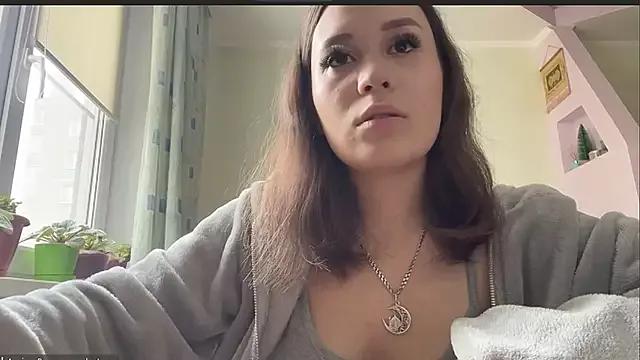 sarahstoke from StripChat is Freechat