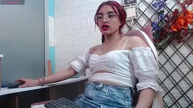 SaraTrump from StripChat
