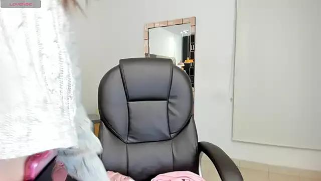 SaraWagner_ from StripChat is Freechat