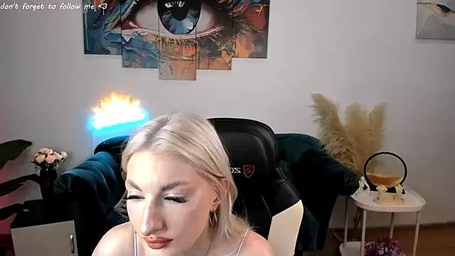 Mad beauty - checkout our excited streamers as they tease to their beloved melodies and slowly squirt for enjoyment to appease your wildest wishes.