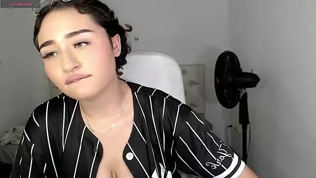 sasha_17_ from StripChat is Freechat