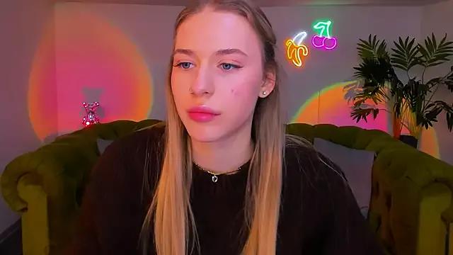 sassy_cutie from StripChat is Freechat