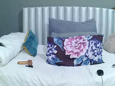 SavageHoney from StripChat is Freechat