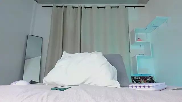 Selenafox_0 from StripChat is Freechat