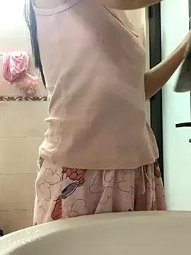SelenaHoney from StripChat is Freechat