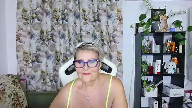 Mad beauty - checkout our excited streamers as they tease to their beloved melodies and slowly squirt for enjoyment to appease your wildest wishes.