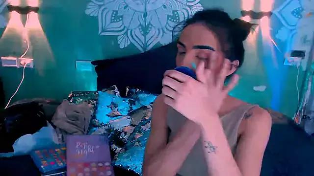 Mad beauty - checkout our excited streamers as they tease to their beloved melodies and slowly squirt for enjoyment to appease your wildest wishes.