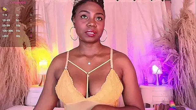 Shanyqueen from StripChat is Freechat
