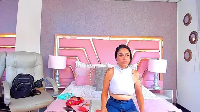 SharonBlaze from StripChat is Freechat