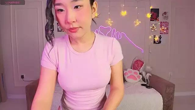 shybabynana from StripChat is Freechat