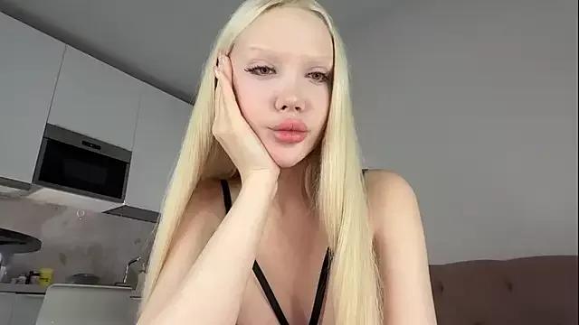 siliconepornstar from StripChat is Freechat