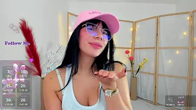 Silvanna-Moree from StripChat is Freechat