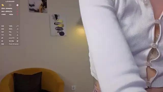 SilverBeste from StripChat is Freechat
