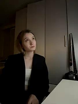 Silverx-Kitty from StripChat is Freechat
