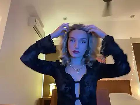 SirenaBelle from StripChat is Freechat