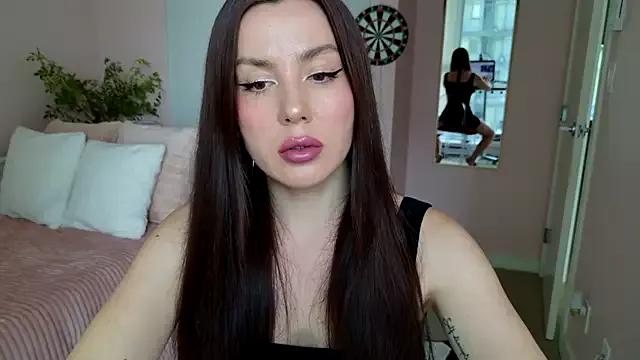 SirenSwitch from StripChat is Freechat