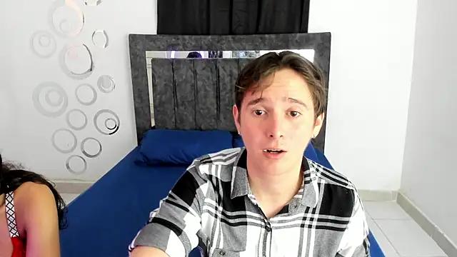 Skarleth_and_Aaron from StripChat is Freechat