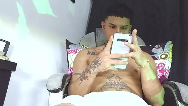 Skartoliver from StripChat is Freechat