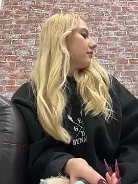 Sky_Cutie from StripChat is Freechat