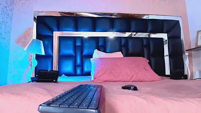 Sofia_martiin from StripChat is Freechat
