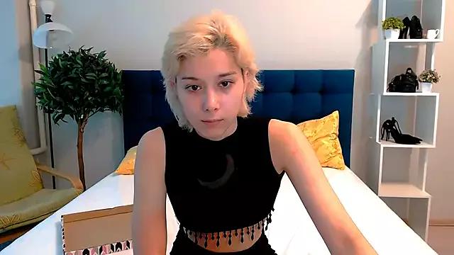 SophieAsh from StripChat is Freechat
