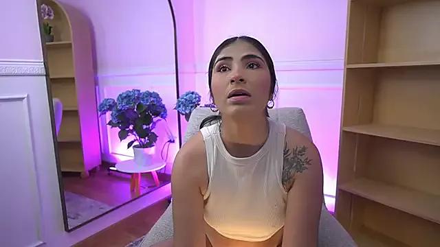 SophieCrawft from StripChat is Freechat