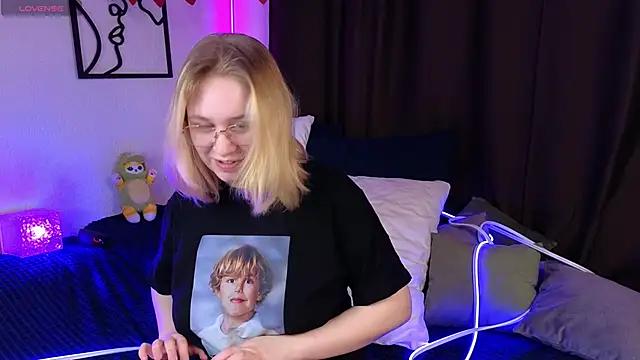 Mad beauty - checkout our excited streamers as they tease to their beloved melodies and slowly squirt for enjoyment to appease your wildest wishes.