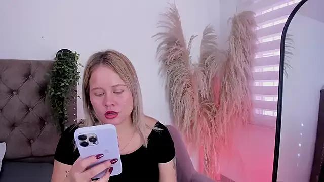 stefanny_ruiz_ from StripChat is Freechat