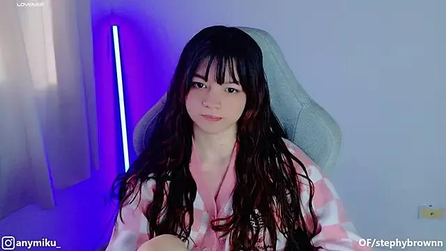Mad beauty - checkout our excited streamers as they tease to their beloved melodies and slowly squirt for enjoyment to appease your wildest wishes.