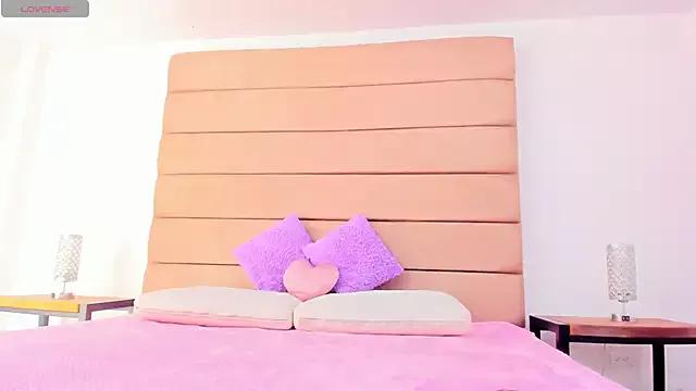 Mad beauty - checkout our excited streamers as they tease to their beloved melodies and slowly squirt for enjoyment to appease your wildest wishes.